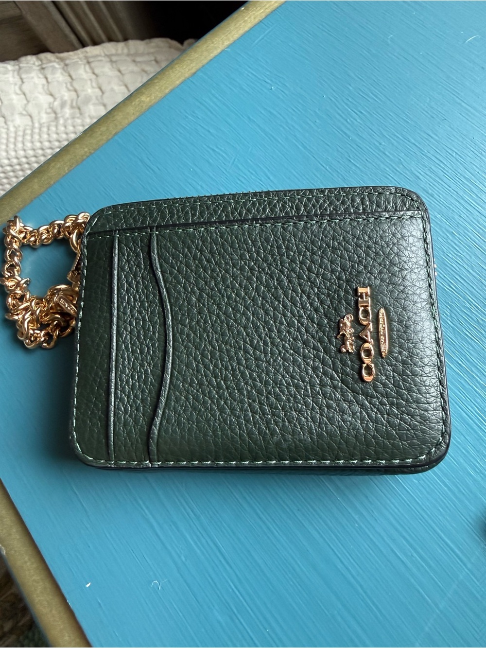NWOT Coach Green Pebbled Leather Card Holder with Gold Chain